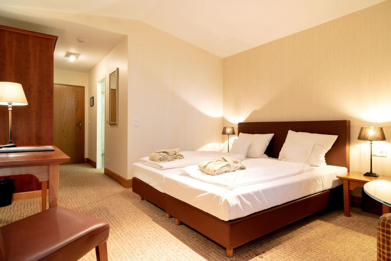 Waldhotel Tannenhaeuschen Везель Экстерьер фото